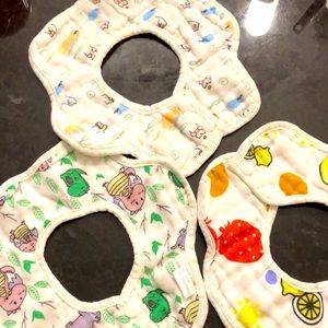 Rotating 360 baby bibs